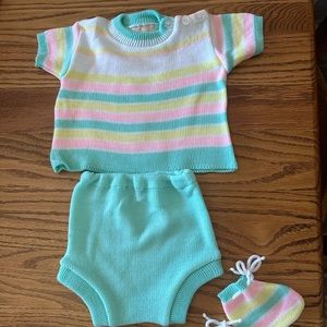 Infant two piece set with booties.